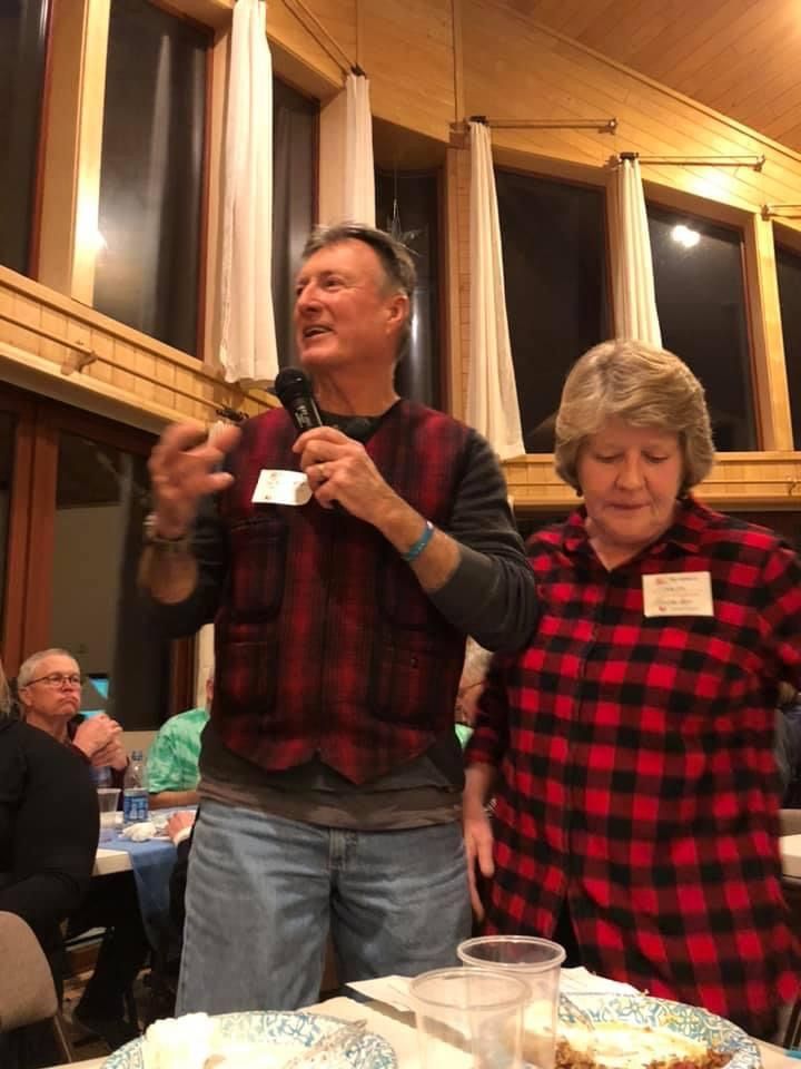 Two people speaking at a dinner